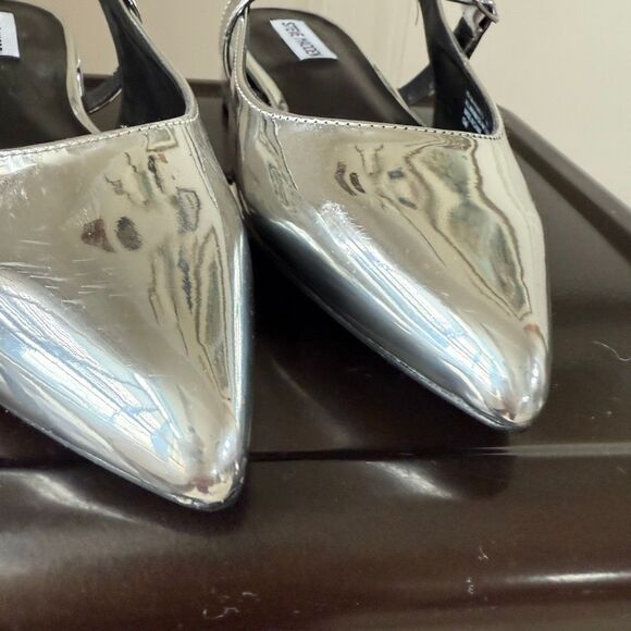 Steve Madden Anyaa Metallic Silver Point Toe Mary Jane Flats 9 - Picture 4 of 9